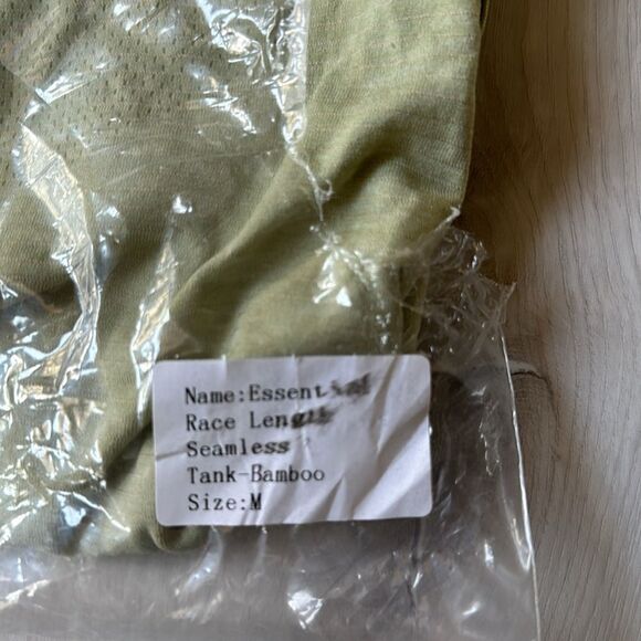 Senita Athletics Essential Race Length Seamless Tank Bamboo M NWT in packaging - Picture 5 of 6